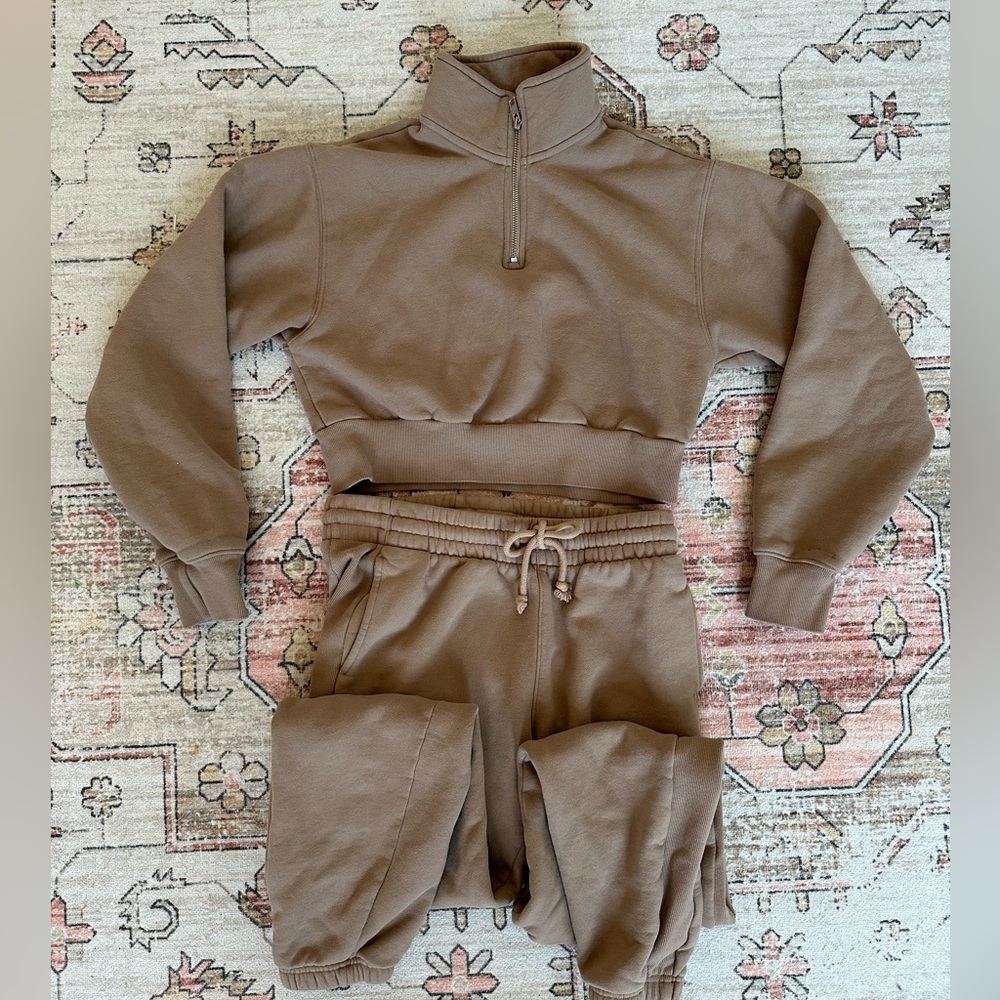 EUC TNA Women’s Sweatsuit Set | 1/2 Zip Crop Sweatshirt & Sweatpants warm taupe